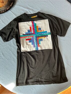 Quilty Tee - Black Log Cabin Star